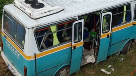 Ç­a­n­a­k­k­a­l­e­’­d­e­ ­i­ş­ç­i­ ­t­a­ş­ı­y­a­n­ ­m­i­n­i­b­ü­s­ ­s­a­v­r­u­l­d­u­:­ ­1­3­ ­y­a­r­a­l­ı­